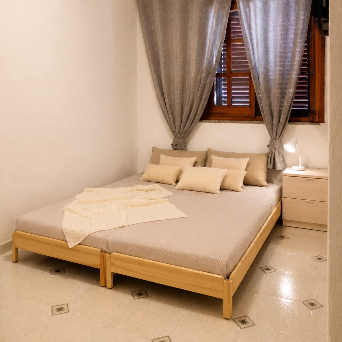 Camera da Letto Trasformata in Ampio Letto Matrimoniale